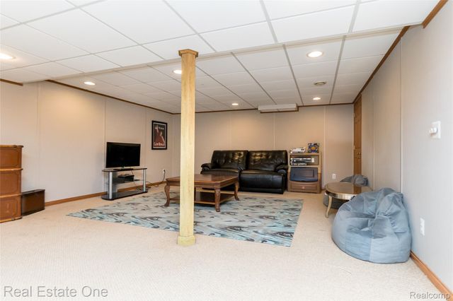 4575 Fairway Court, Waterford Charter Township, MI 48328