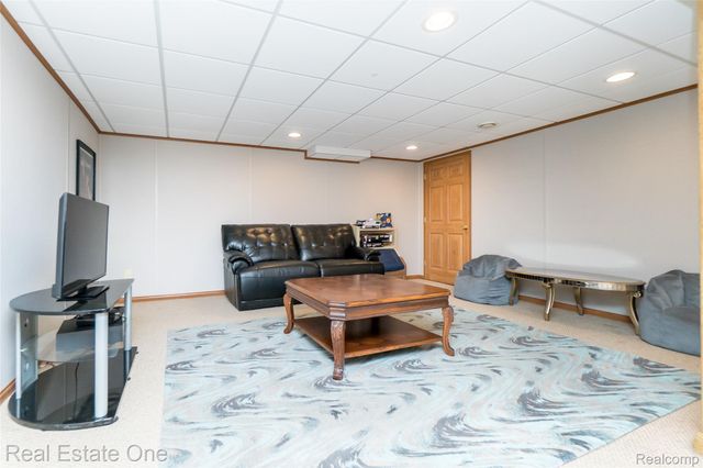 4575 Fairway Court, Waterford Charter Township, MI 48328