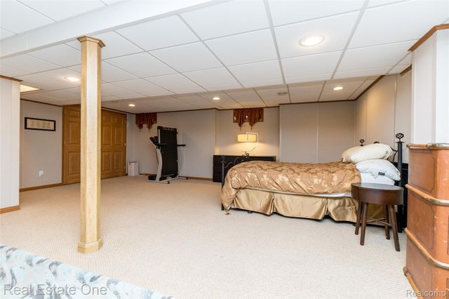 4575 Fairway Court, Waterford Charter Township, MI 48328