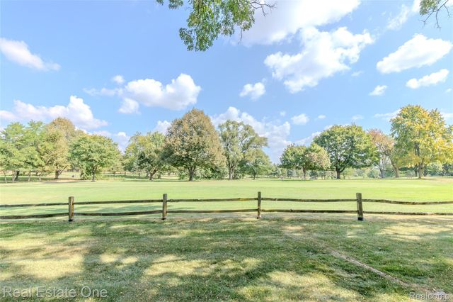4575 Fairway Court, Waterford Charter Township, MI 48328
