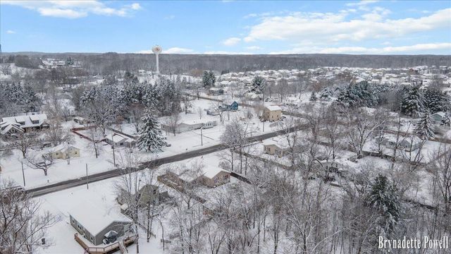 134 N 5th Street NE, Cedar Springs, MI 49319