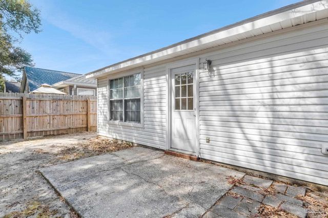 139 Wildflower Ln, Pensacola, FL 32514