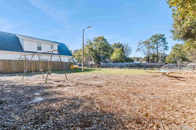 139 Wildflower Ln, Pensacola, FL 32514