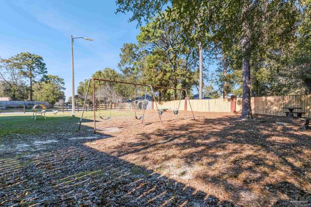 139 Wildflower Ln, Pensacola, FL 32514