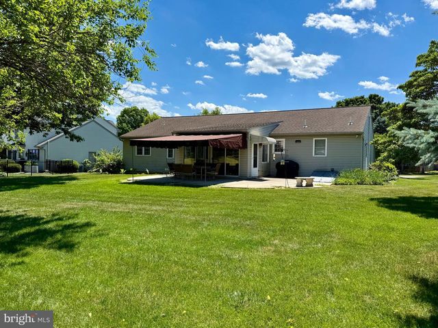 304 W WALNUT TREE DR, Blandon, PA 19510