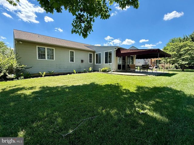 304 W WALNUT TREE DR, Blandon, PA 19510