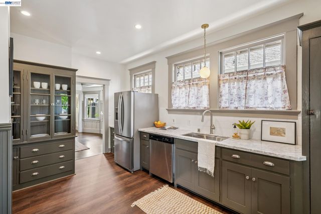 3002 San Jose Ave, Alameda, CA 94501