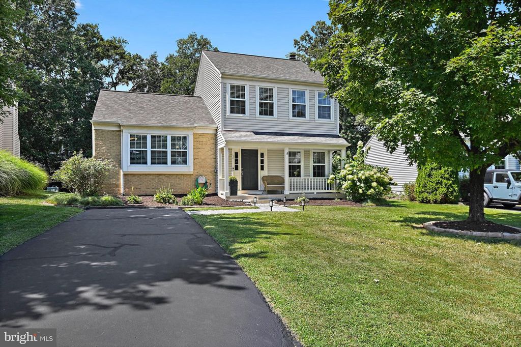 30 BENTLEY DR, Sterling, VA 20165