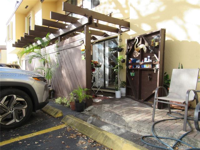 6601 SW 137th Ct 2B, Miami, FL 33183