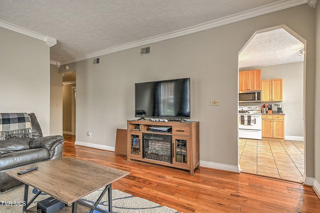 701 West Locust Street Apt 15, Johnson City, TN 37604
