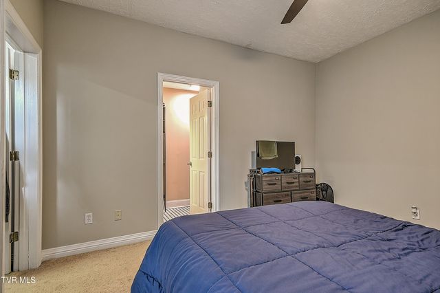 701 West Locust Street Apt 15, Johnson City, TN 37604