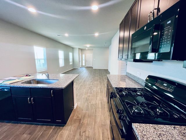 117 Huckleberry LN, Elgin, TX 78621