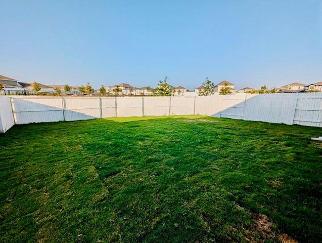 117 Huckleberry LN, Elgin, TX 78621