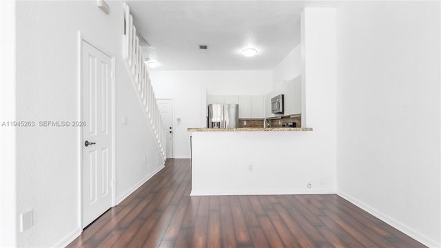 20820 San Simeon Way 24-G, Miami, FL 33179