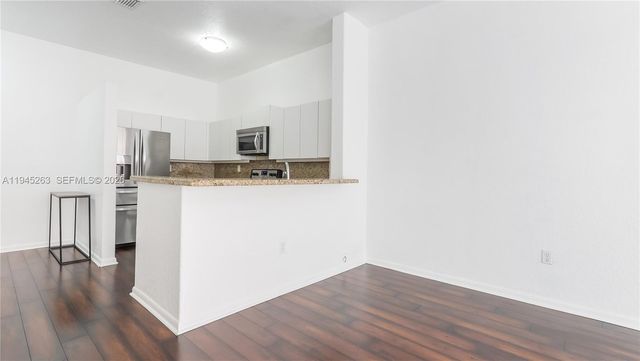 20820 San Simeon Way 24-G, Miami, FL 33179