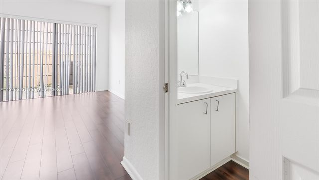 20820 San Simeon Way 24-G, Miami, FL 33179