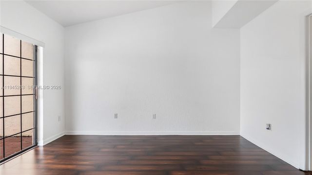 20820 San Simeon Way 24-G, Miami, FL 33179