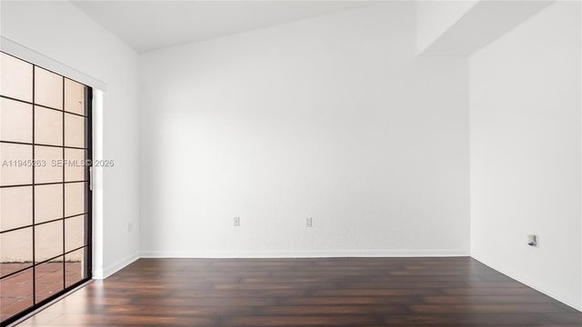 20820 San Simeon Way 24-G, Miami, FL 33179