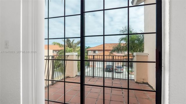 20820 San Simeon Way 24-G, Miami, FL 33179