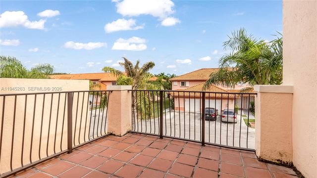 20820 San Simeon Way 24-G, Miami, FL 33179