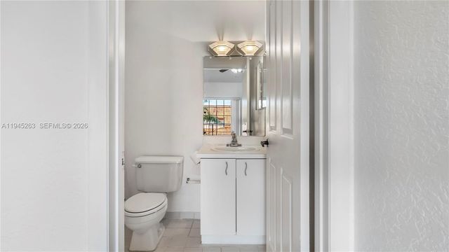 20820 San Simeon Way 24-G, Miami, FL 33179