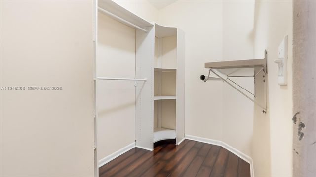 20820 San Simeon Way 24-G, Miami, FL 33179