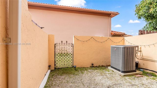 20820 San Simeon Way 24-G, Miami, FL 33179