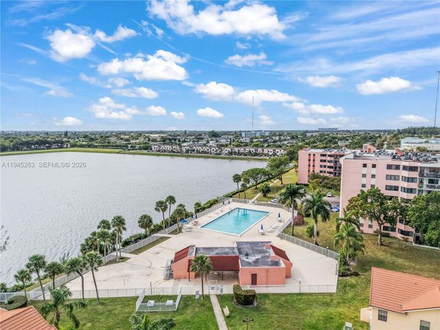 20820 San Simeon Way 24-G, Miami, FL 33179