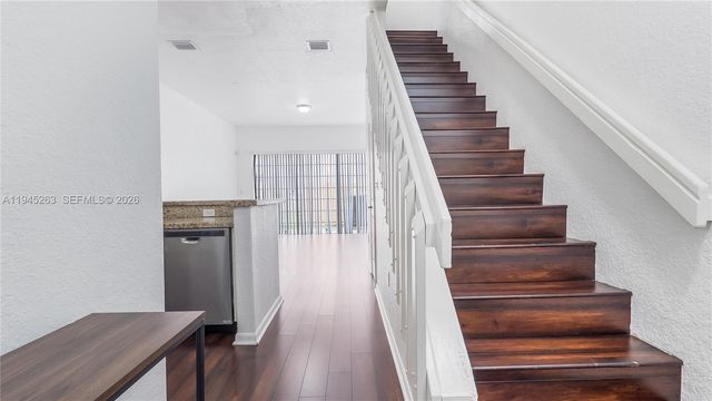 20820 San Simeon Way 24-G, Miami, FL 33179