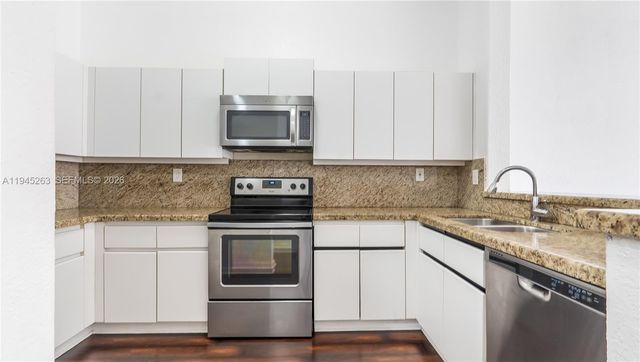 20820 San Simeon Way 24-G, Miami, FL 33179