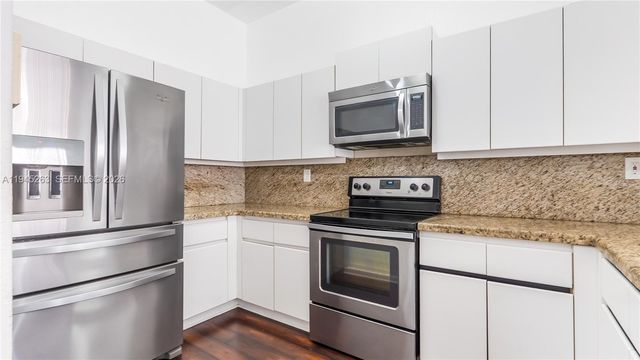 20820 San Simeon Way 24-G, Miami, FL 33179