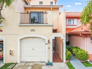 20820 San Simeon Way 24-G, Miami, FL 33179