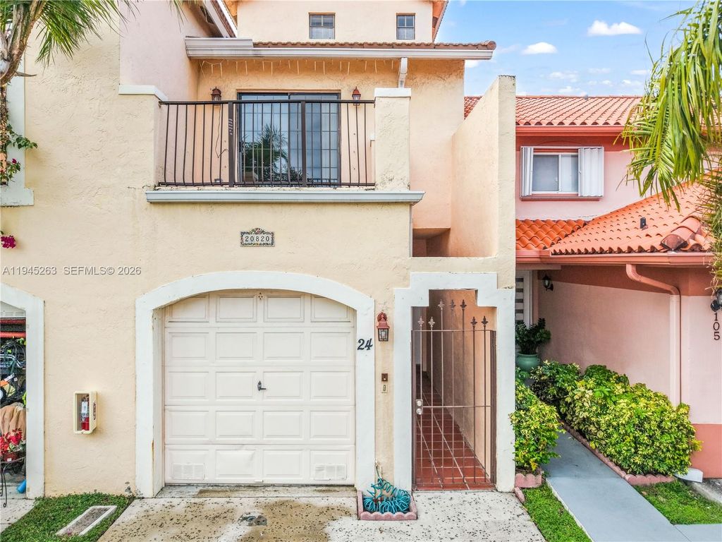 20820 San Simeon Way 24-G, Miami, FL 33179