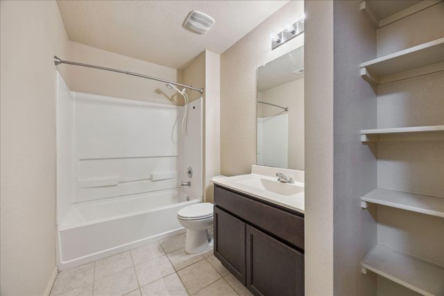 181 Lake Gln DR, San Marcos, TX 78666