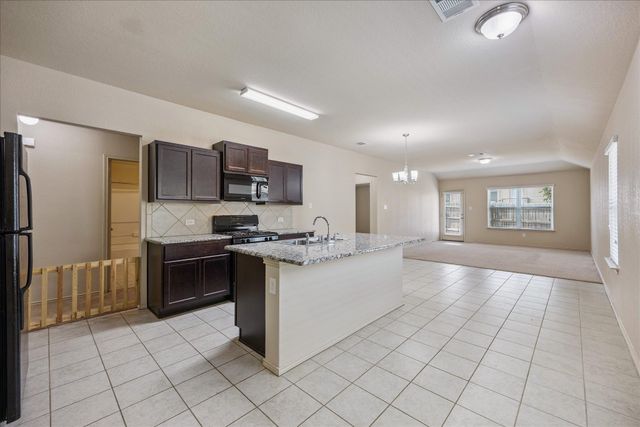 181 Lake Gln DR, San Marcos, TX 78666