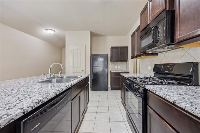 181 Lake Gln DR, San Marcos, TX 78666