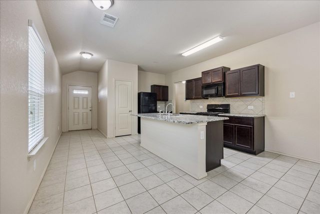 181 Lake Gln DR, San Marcos, TX 78666