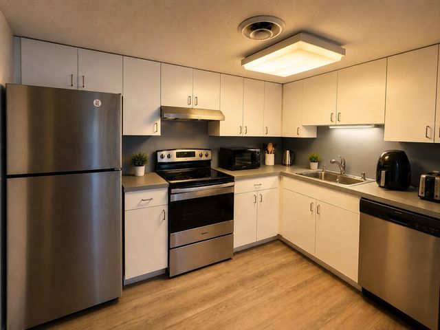 530 Vfw Parkway 201, Boston, MA 02132