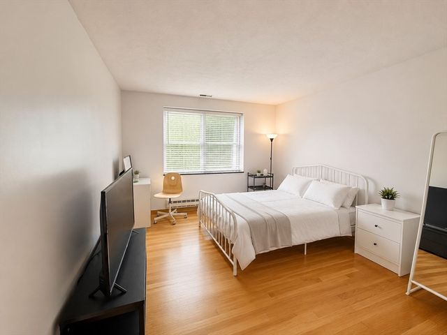 530 Vfw Parkway 201, Boston, MA 02132