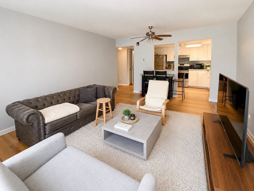 530 Vfw Parkway 201, Boston, MA 02132