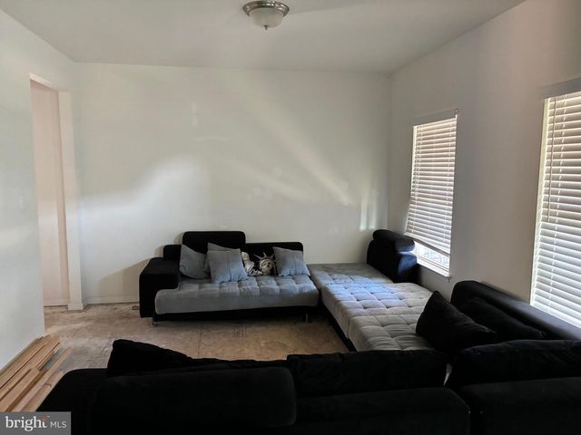 5 ADRIFT AVE, Barnegat, NJ 08005