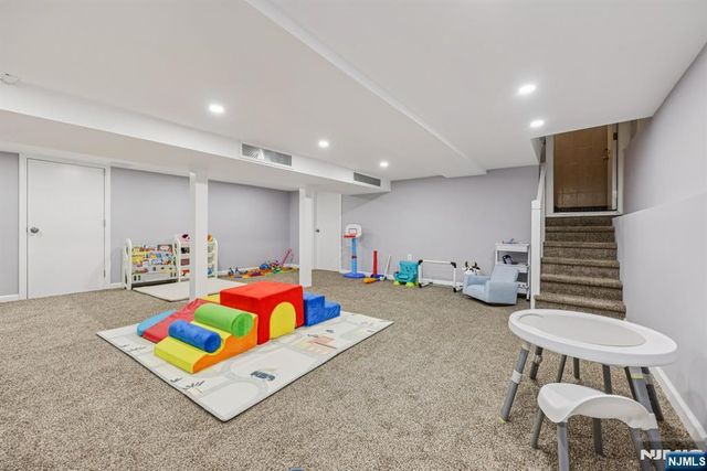 31 Fernwood Terrace, Nutley, NJ 07110