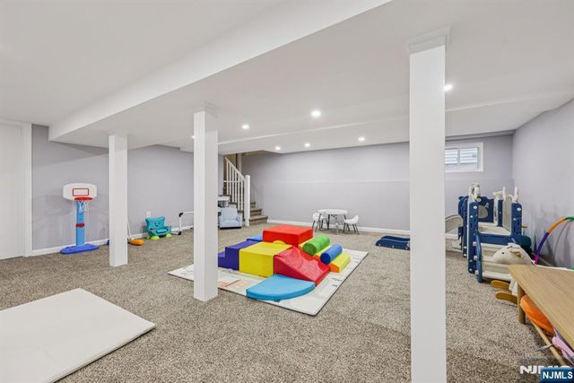 31 Fernwood Terrace, Nutley, NJ 07110