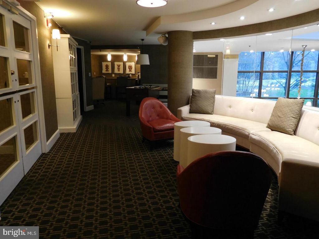 Image 2 of property listing at 10101 GROSVENOR PL #1613, Rockville, MD 20852