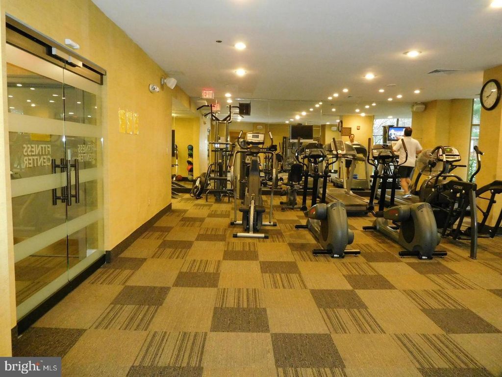 Image 4 of property listing at 10101 GROSVENOR PL #1613, Rockville, MD 20852