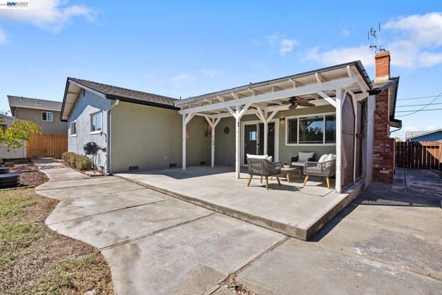 1201 Belfair Dr, Pinole, CA 94564