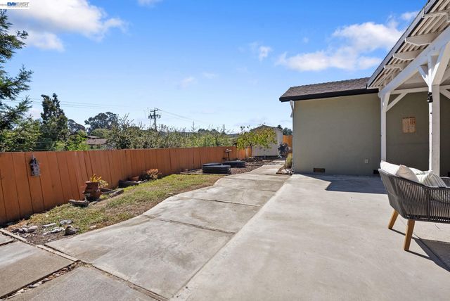 1201 Belfair Dr, Pinole, CA 94564