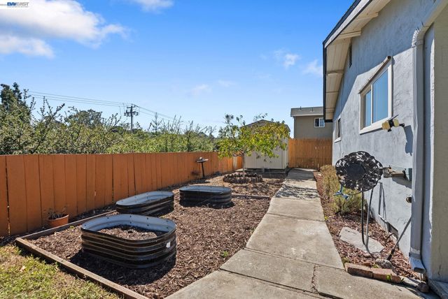 1201 Belfair Dr, Pinole, CA 94564