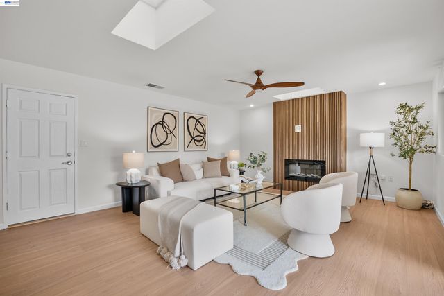 1201 Belfair Dr, Pinole, CA 94564
