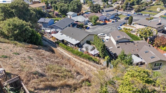 1201 Belfair Dr, Pinole, CA 94564